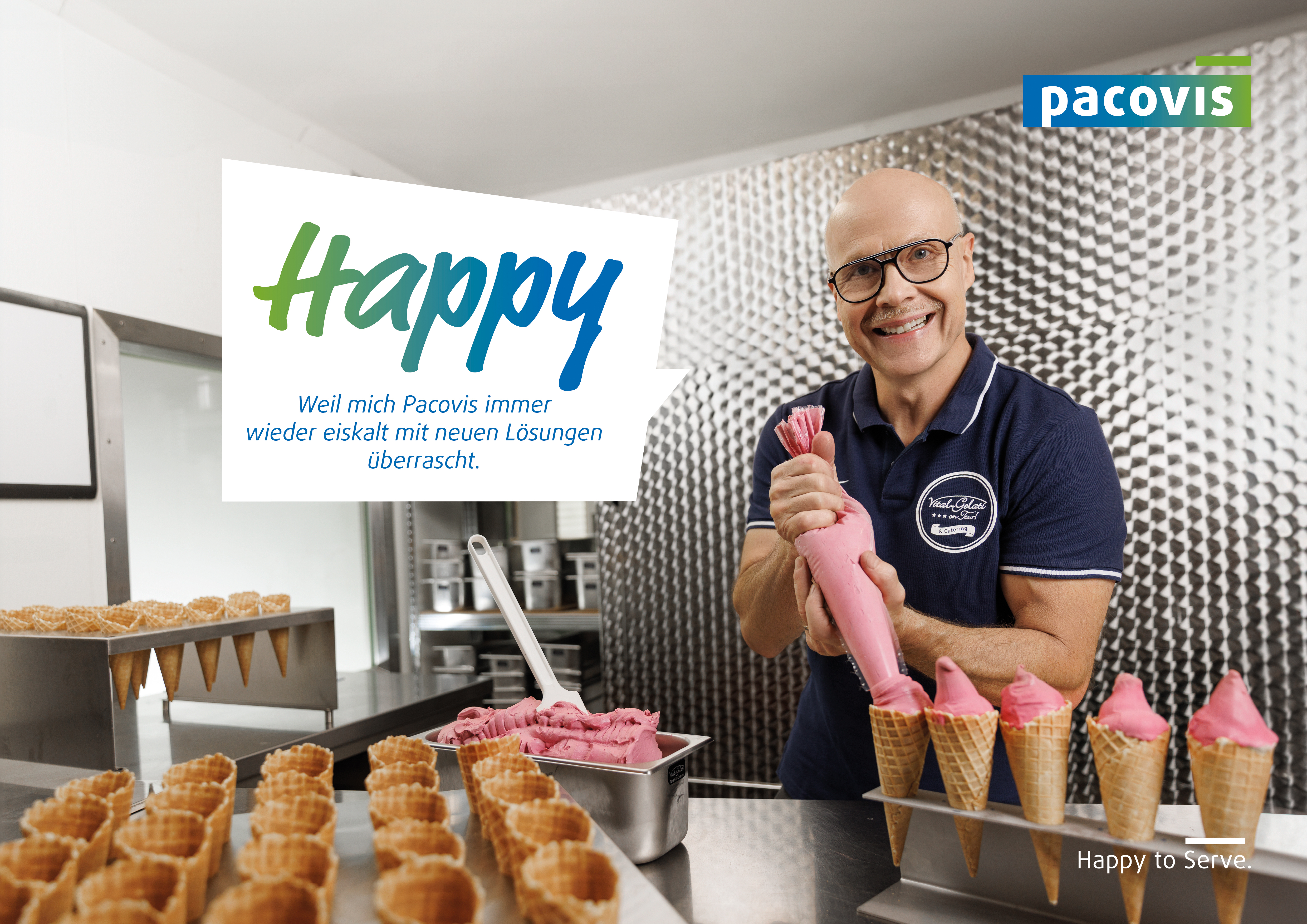 Bild aus der Pacovis-Imagekampagne mit glücklichem Gelatieri und Text "Happy, weil mich Pacovis immer wieder eiskalt mit neuen Lösungen überrascht."