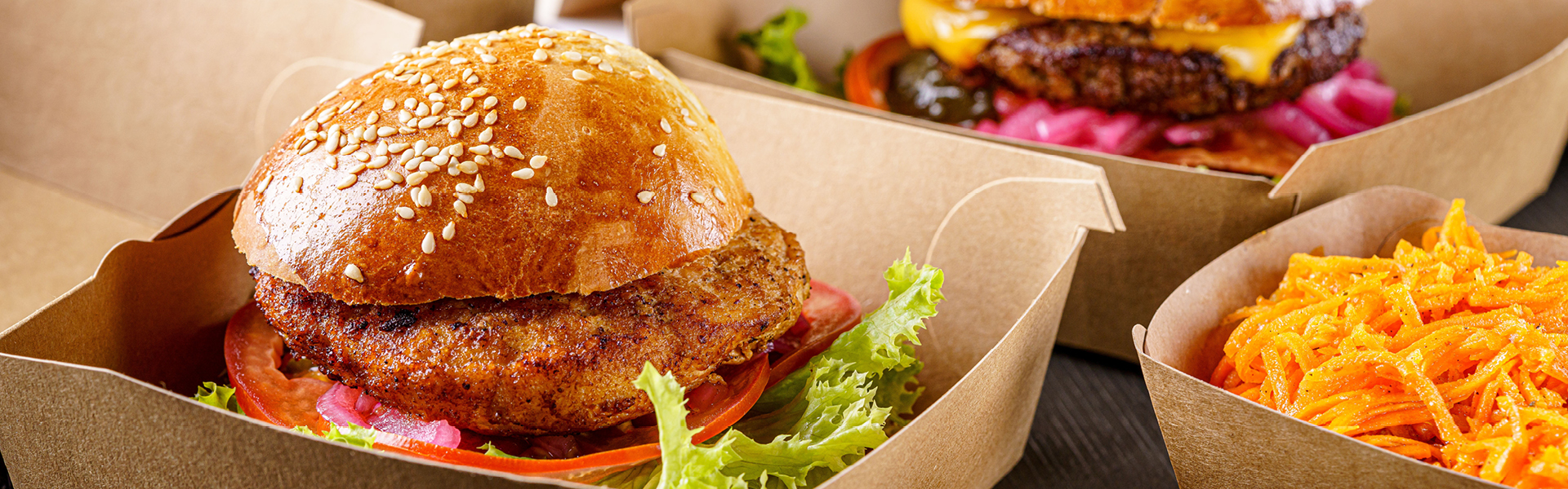 Klappschalen/Burgerboxen aus Kraft-Karton mit Hamburger 