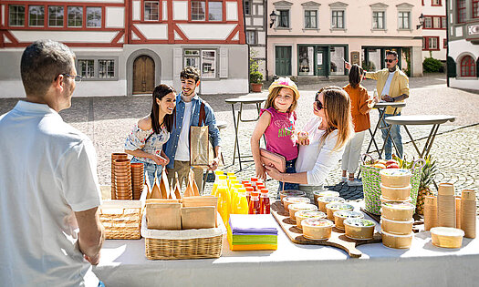 Take-away-Buffet mit Pacovis-Lebensmittelverpackungen und Verbrauchsartikel 